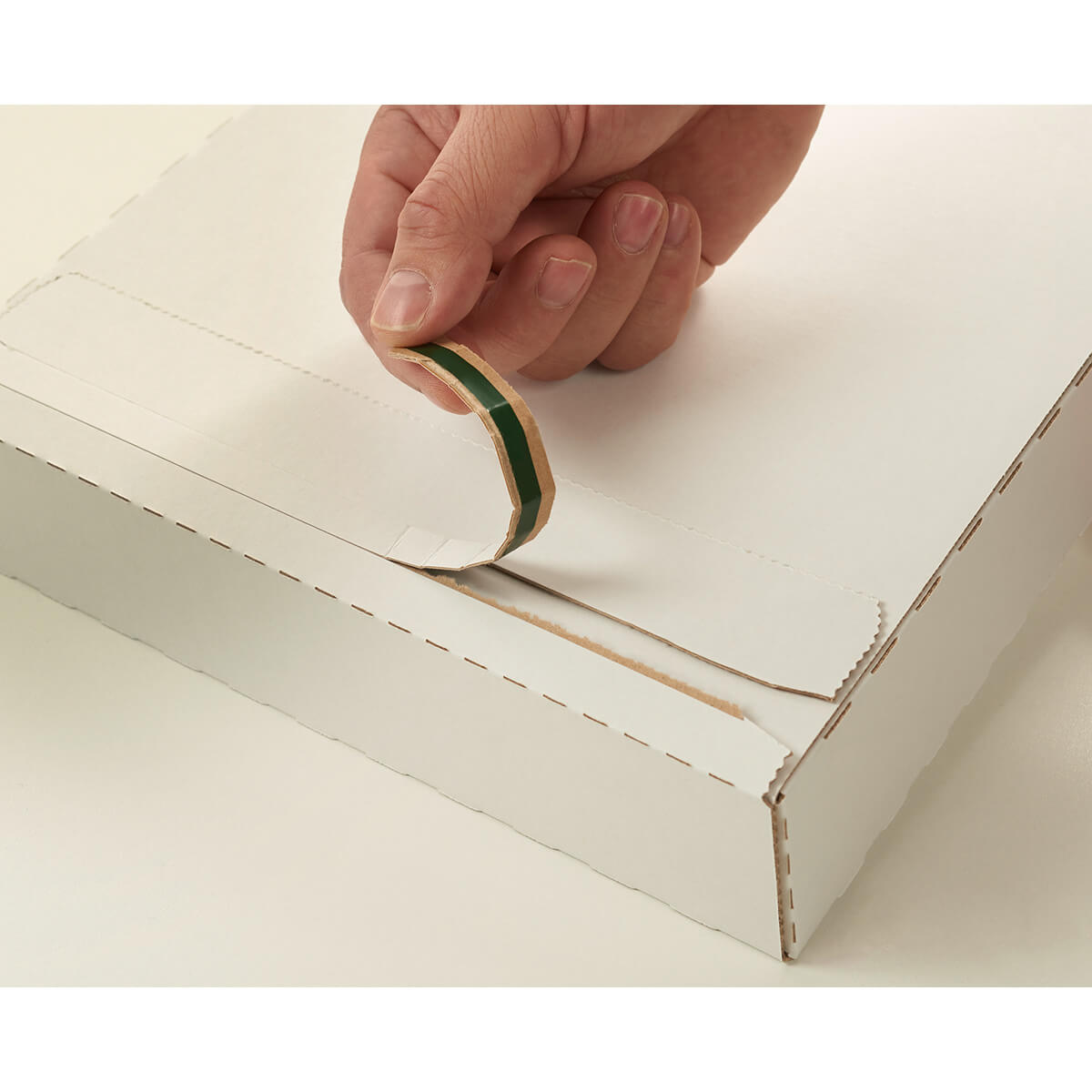 Briefbox Großbriefkarton 345x245x15 mm DIN A4 selbstklebend + Aufreißfaden weiß - progressPACK