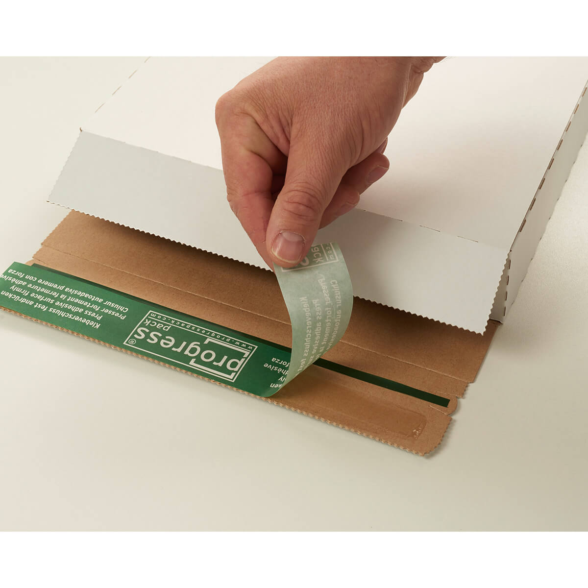 Briefbox Großbriefkarton 345x245x15 mm DIN A4 selbstklebend + Aufreißfaden weiß - progressPACK