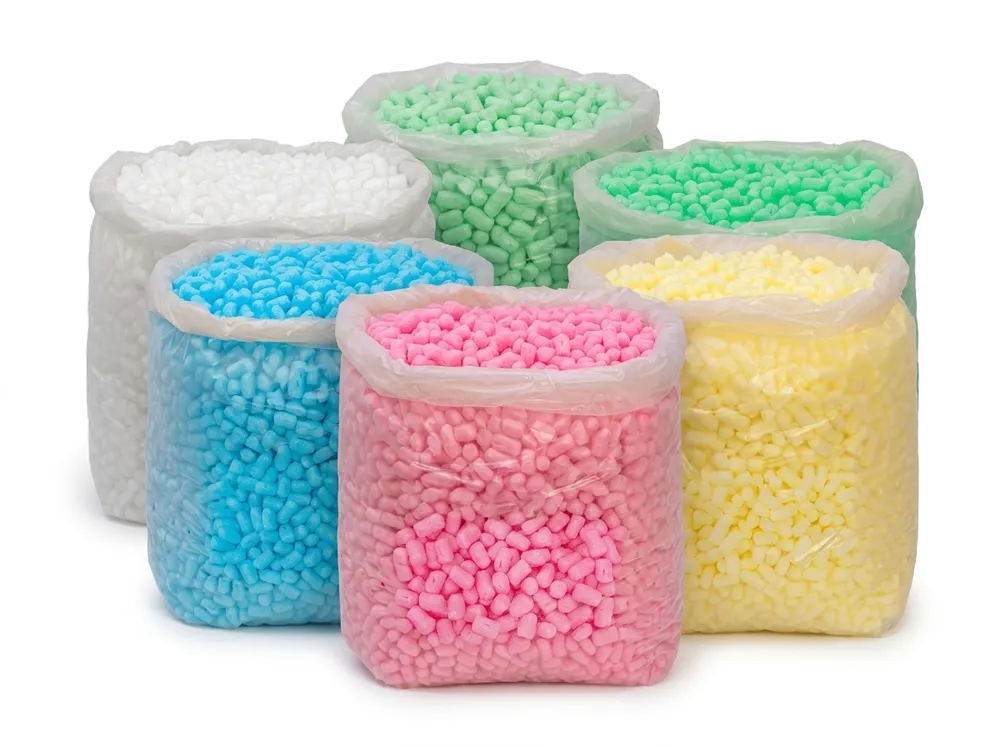 Lose Verpackungschips als Füllmaterial für Hohlräume im Karton